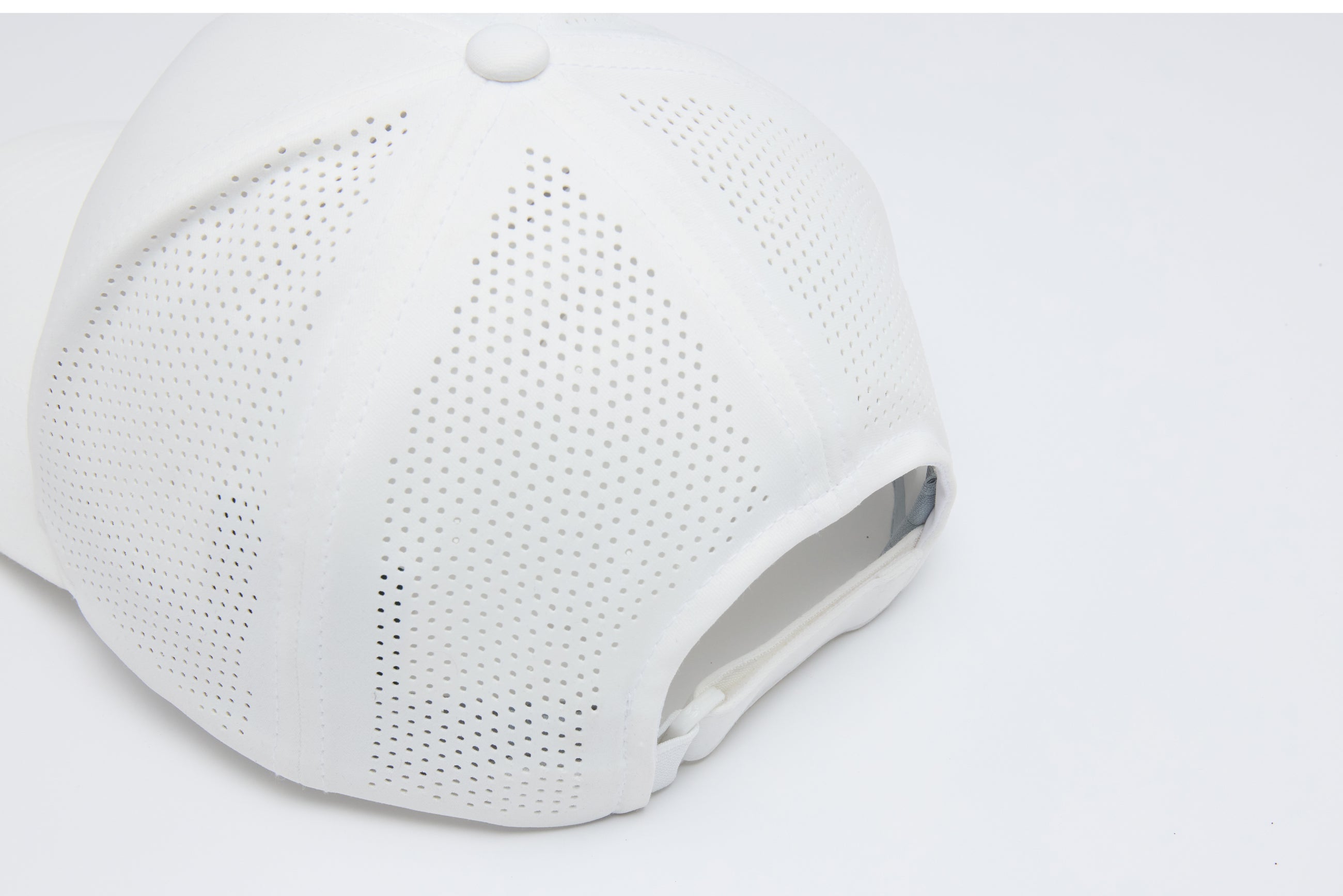 FAIRWAY CREST™ Cap