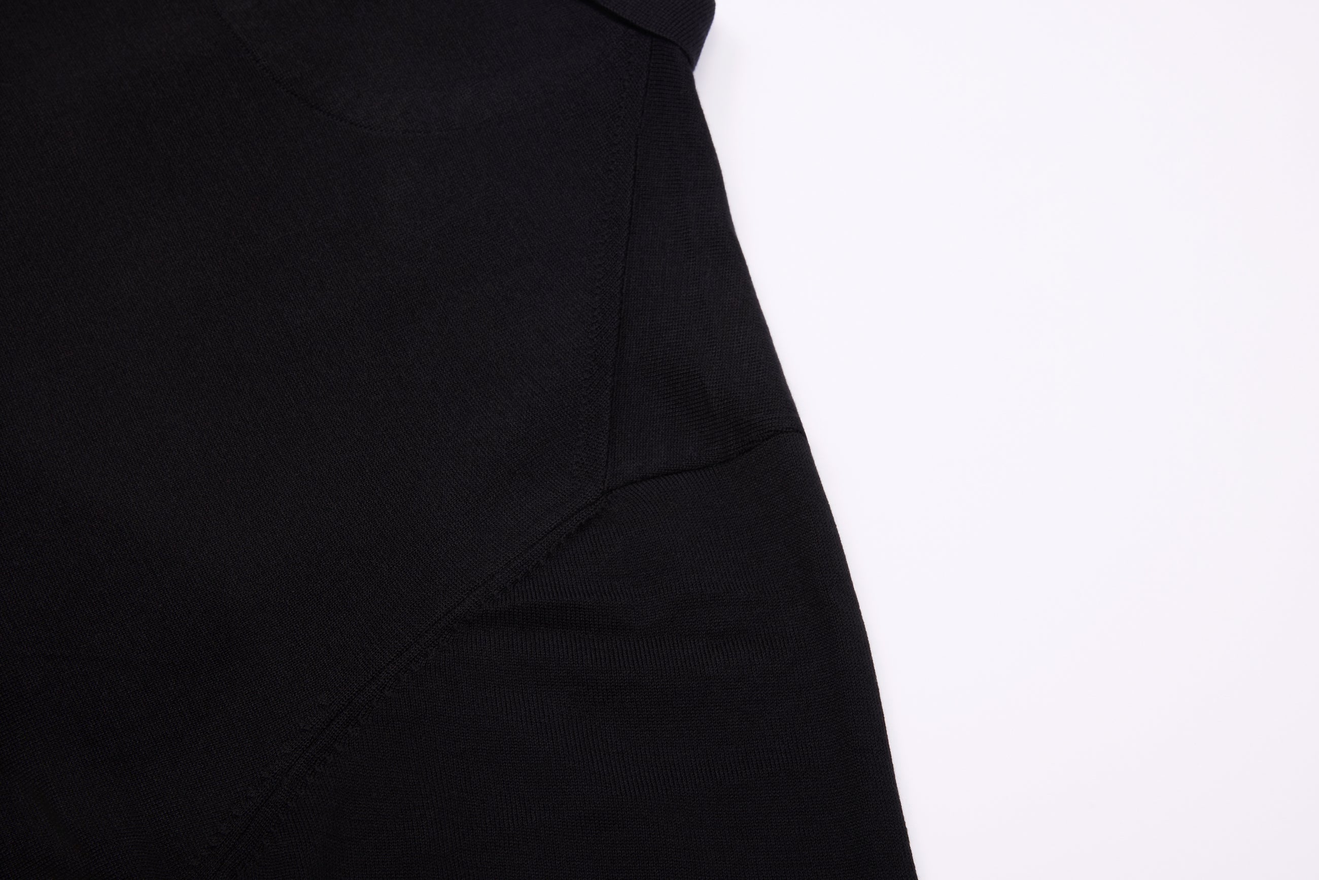 Lightweight Knit Sweater – Onyx | Lion Collection